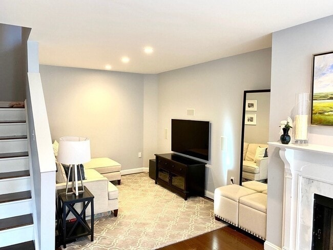 Building Photo - 47 Harvard St