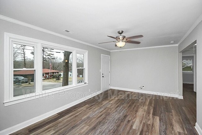 Building Photo - 604 Westwood Cir