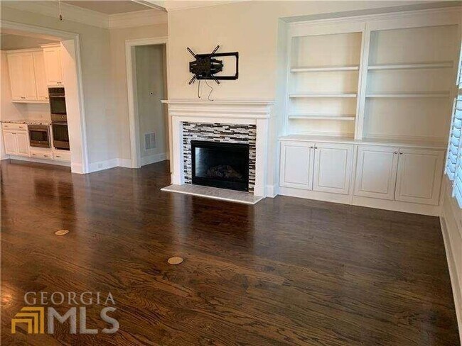 Building Photo - 4020 Candler Walk