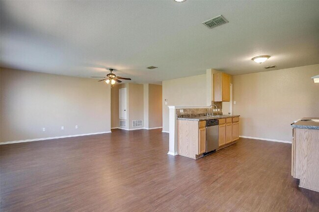 Foto del edificio - Spacious 3 bed, 2 bath Home in Crowley
