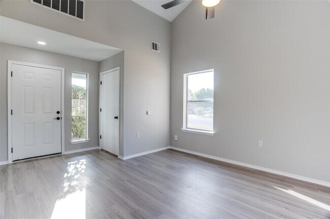 Foto del edificio - 13145 Briarcreek Loop