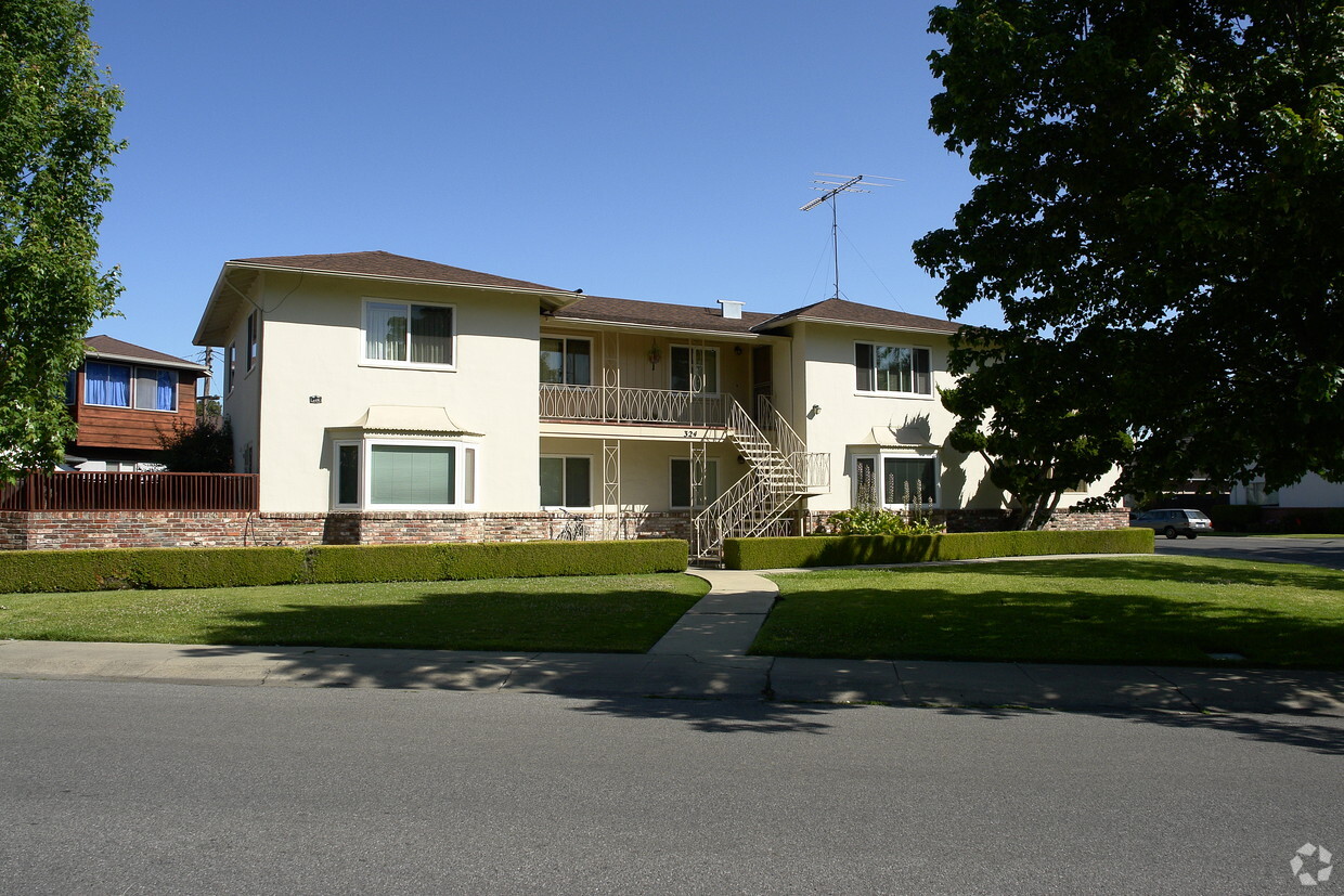 Building Photo - 324 Waverley St
