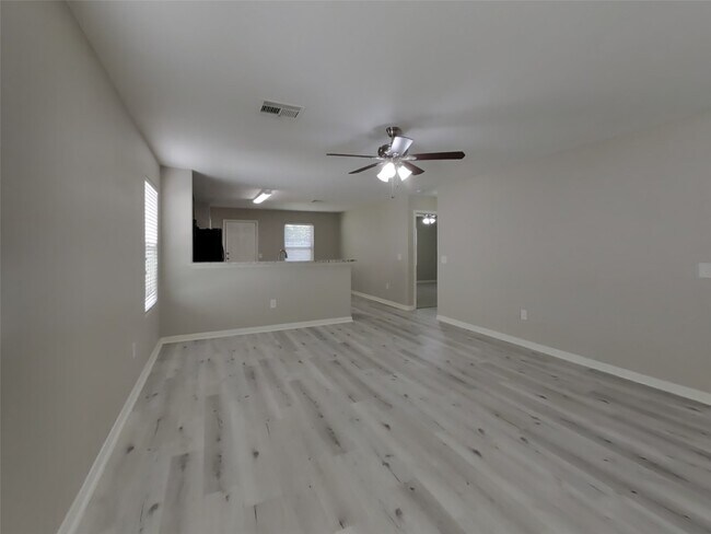 Foto del edificio - 9922 Orchid Spring Ln