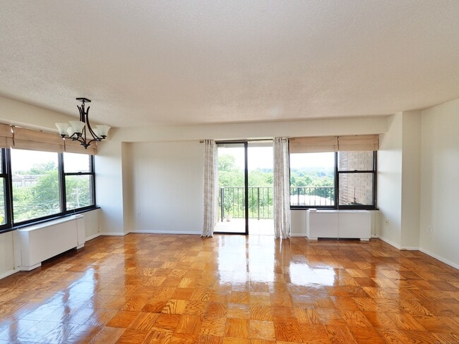Building Photo - 44 Strawberry Hill Ave