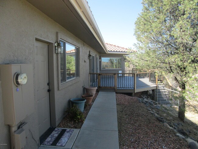 Building Photo - 65 N Fitzmaurice Dr