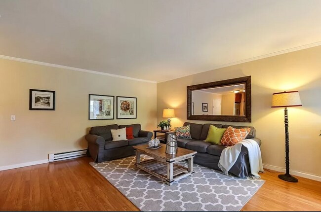 Foto del edificio - 7100 Rainbow Dr