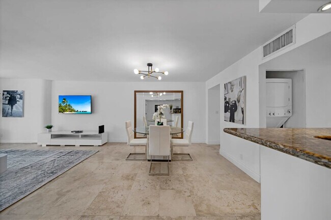 Foto del edificio - 1717 N Bayshore Dr