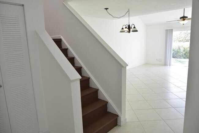 Foto del edificio - 3344 Alba Cir