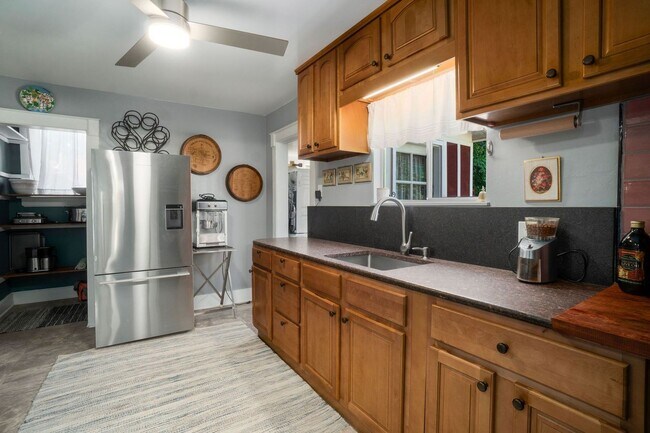 Building Photo - Downtown 2 BDR Lyons Home