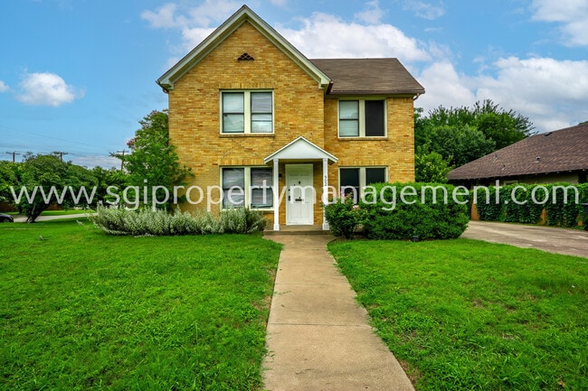 Building Photo - 902 S Oak Cliff Blvd