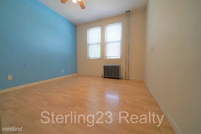 Building Photo - 3 br, 1 bath Apartment - 32-81 45 st 1 Unit 1