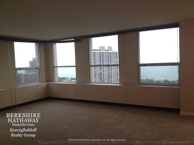 Building Photo - 2626 N Lakeview Ave