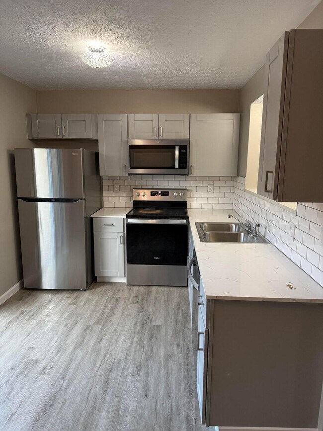 Foto del edificio - 7806 Barkwood Dr