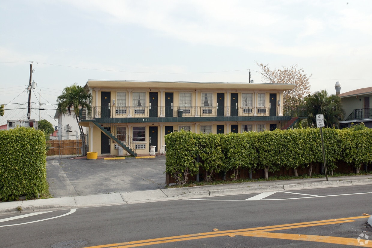 Building Photo - 131 W 5th St