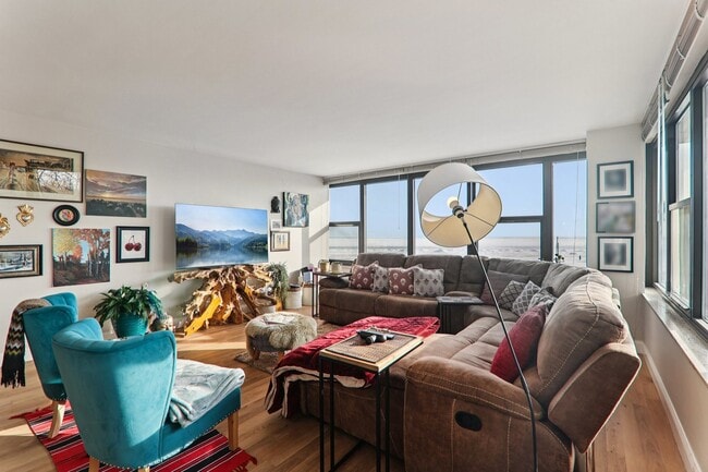 Foto del edificio - 5801 N Sheridan Rd