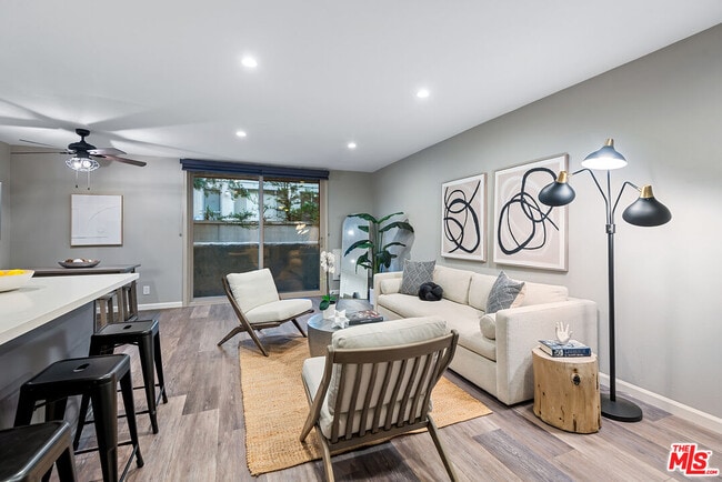 Building Photo - 11645 Montana Ave