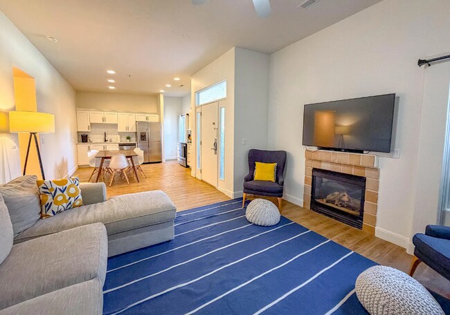 Foto del edificio - Fully Furnished 2 Bedroom Townhouse in a Resort Style Community!