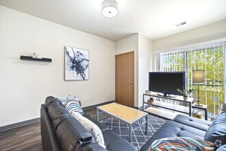 Building Photo - The Park at 1824 Student Apartments