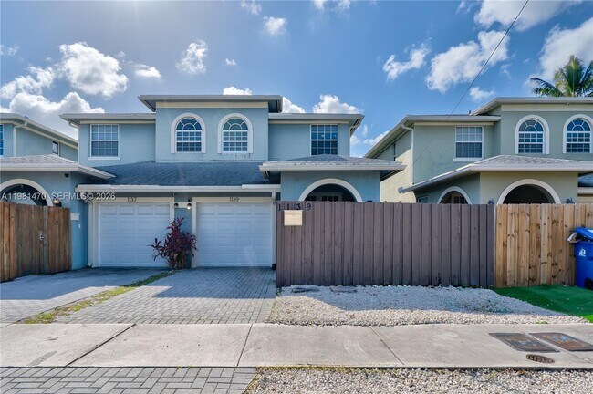 Building Photo - 1139 NE 3rd Ave