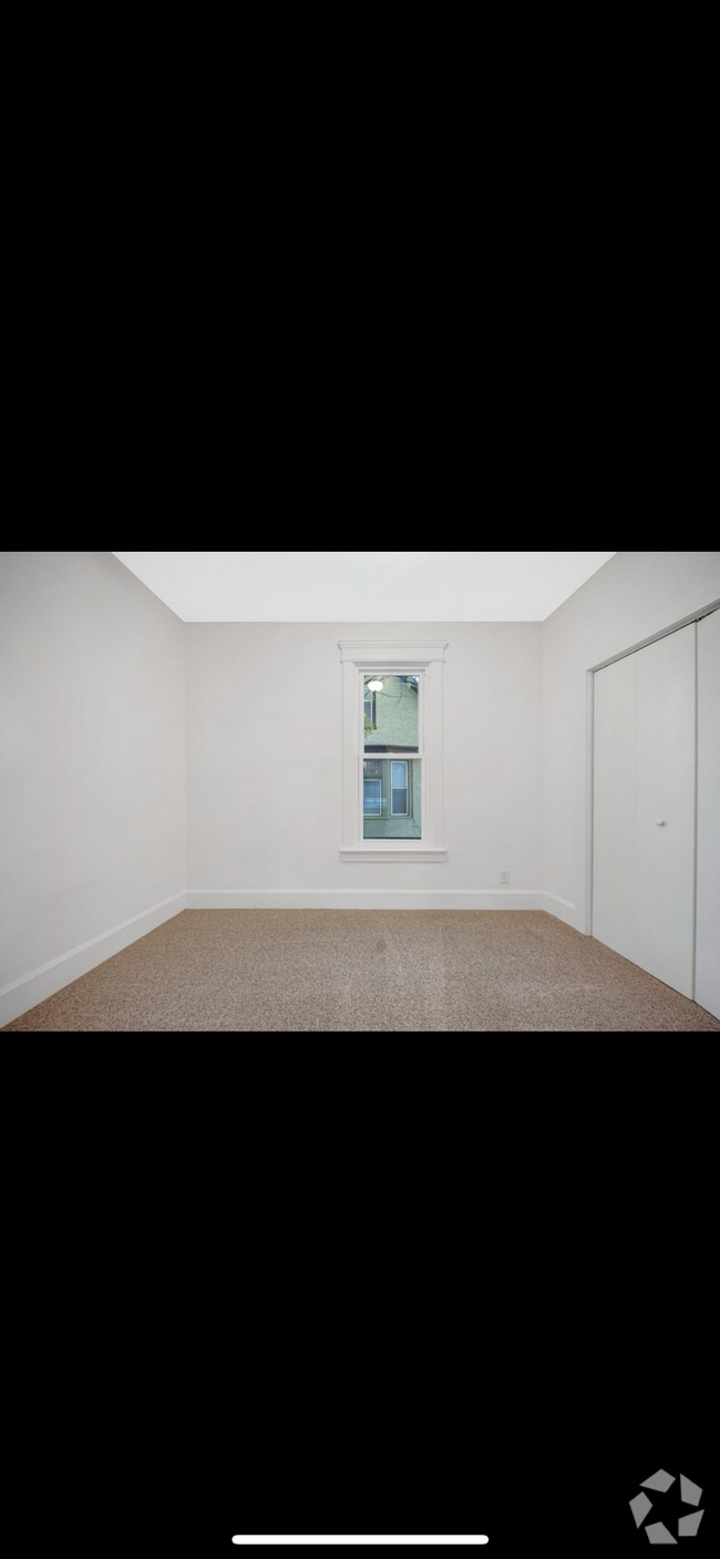 Building Photo - 713 Thomas Ave