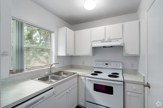 2BR, 2BA - 1,000SF - Kitchen - Fox Hollow