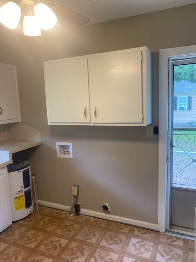 Building Photo - Quiet and Cozy Living in Columbus