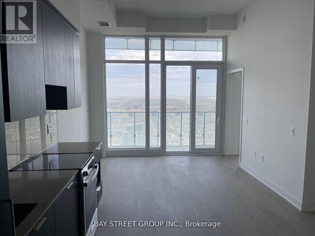 Photo du bâtiment - 3900-3900 Confederation Pkwy