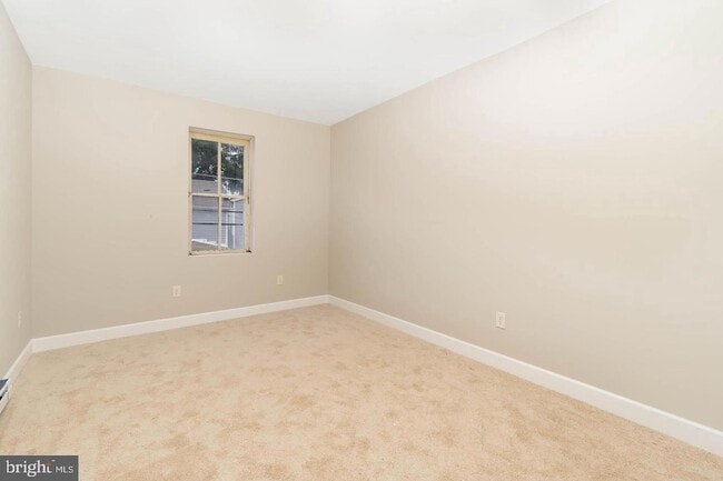 Building Photo - 62 Breckenridge St