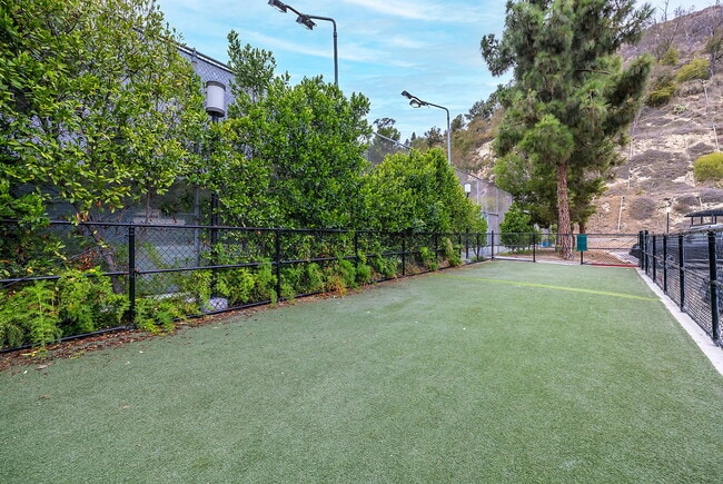 Building Photo - CentrePointe