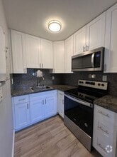 Building Photo - 2016 NE 17th Ct