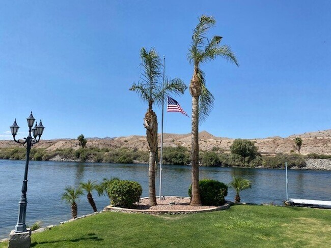 Building Photo - 2Br Waterfront  WINTER Vacation Rental Con...