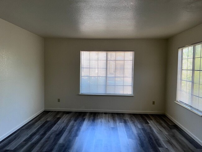 Building Photo - Beautiful Laguna Pointe home.