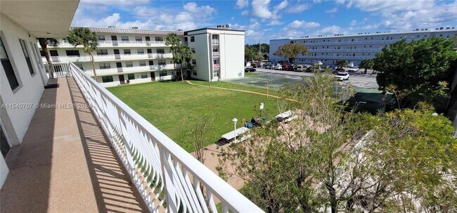 Foto del edificio - 500 NE 2nd St