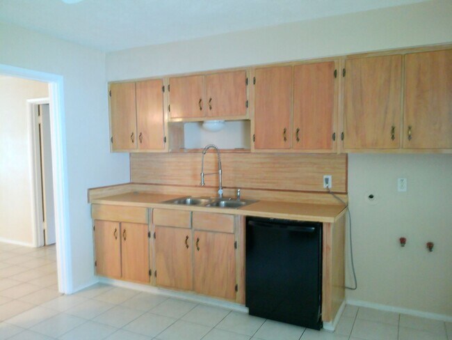 Foto del edificio - 4225 Warwick Dr
