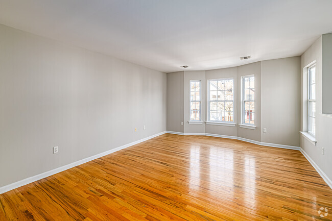 2BR, 2BA - 1,500SF - Living Room - BIRCH GLEN