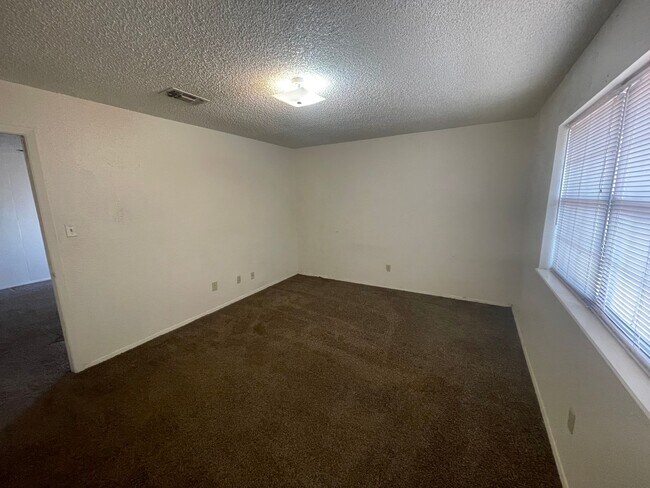 Foto del edificio - Two Bedroom, Two Bath!