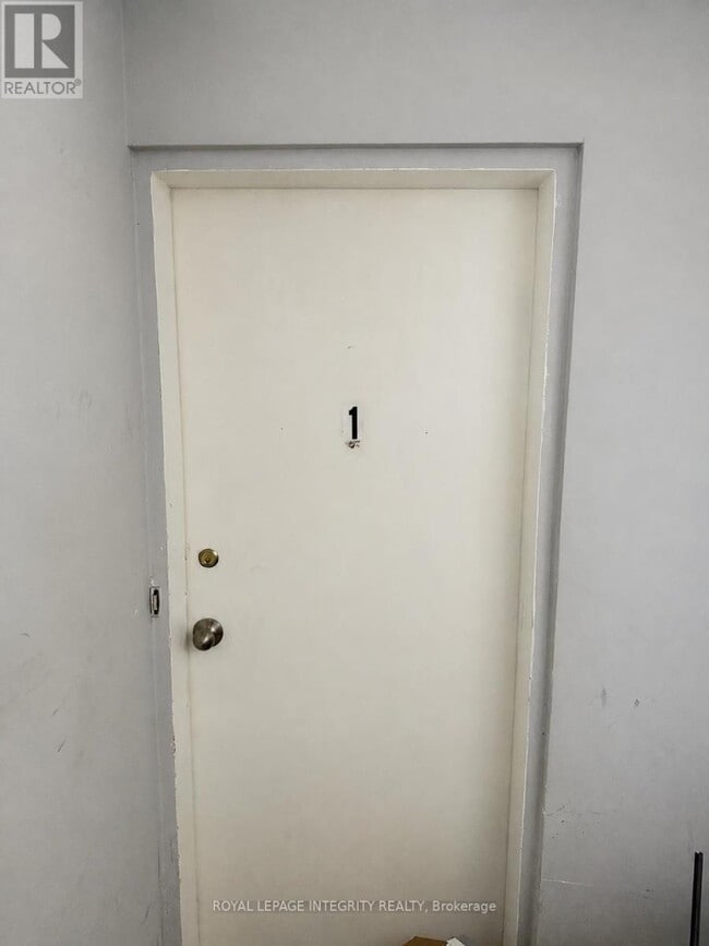 Building Photo - 368 Belisle St
