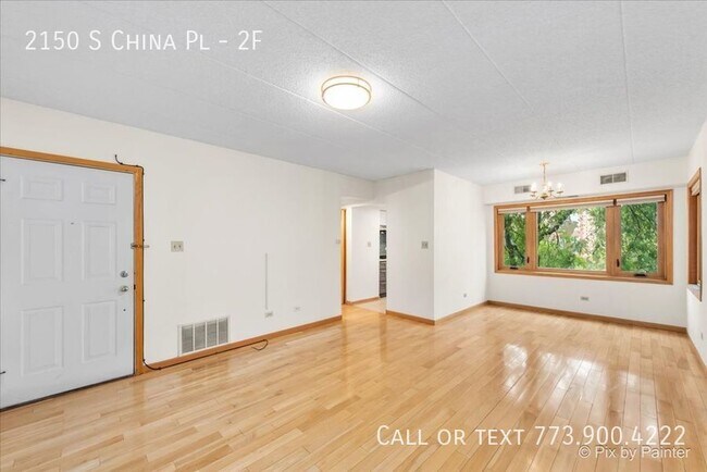 Building Photo - Spacious 2 bedroom + office/den in the hea...