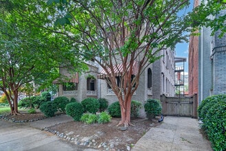 Building Photo - 1315 Colonial Ave
