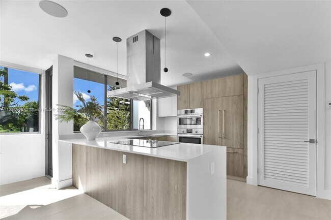 Foto del edificio - 9356 Bay Harbor Terrace