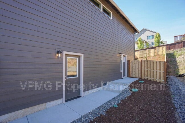 Building Photo - 2331 E Otter Lp