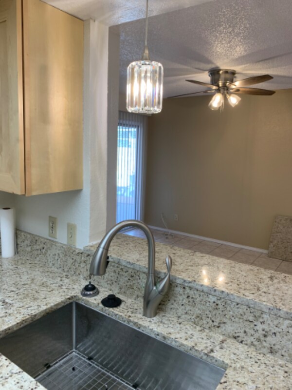 Foto del edificio - 1567 Greg Powers Dr