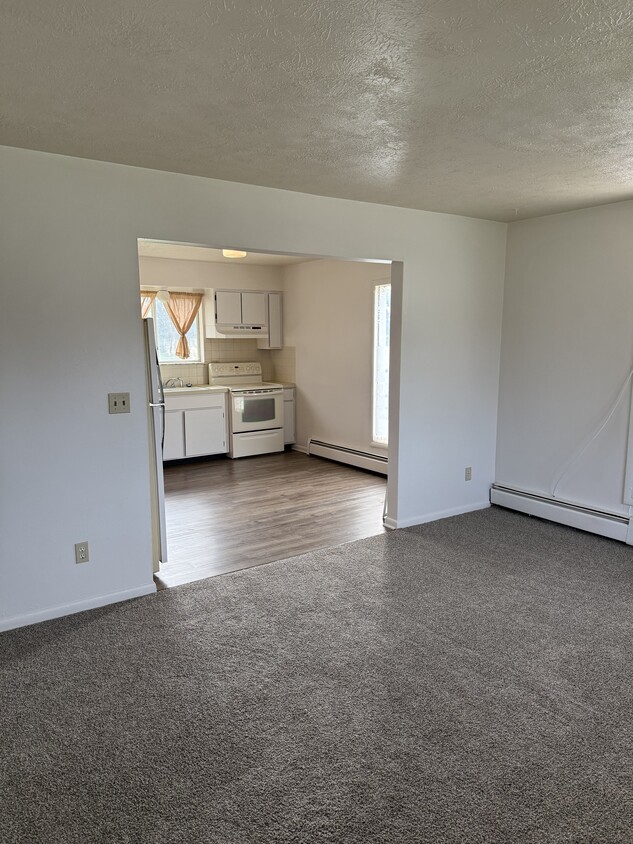 Primary Photo - 1369 Cayuga Ave