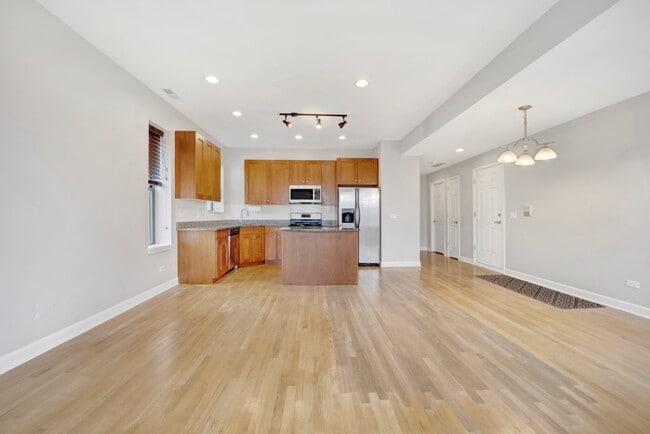 Foto del edificio - 4817 N Kimball Ave