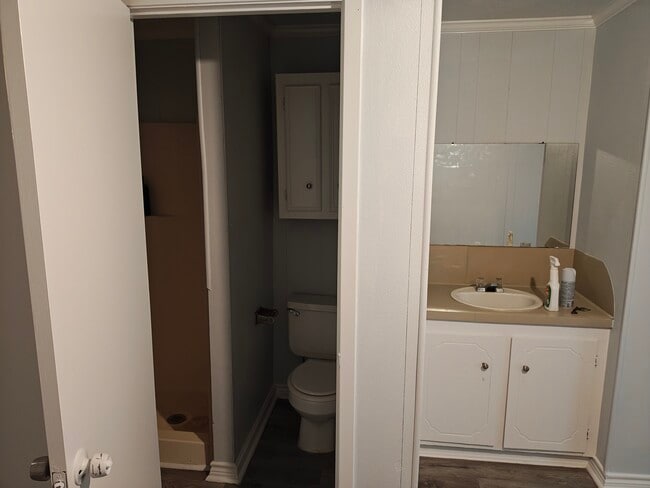 Building Photo - Cline St