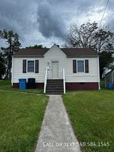 Building Photo - 1712 Wayne St NE