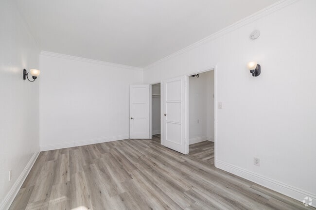 1BR, 1BA - 750SF - Bedroom - St. Moritz Apartments