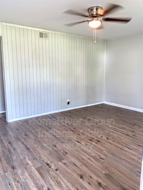 Building Photo - 5911 Alanadale Dr