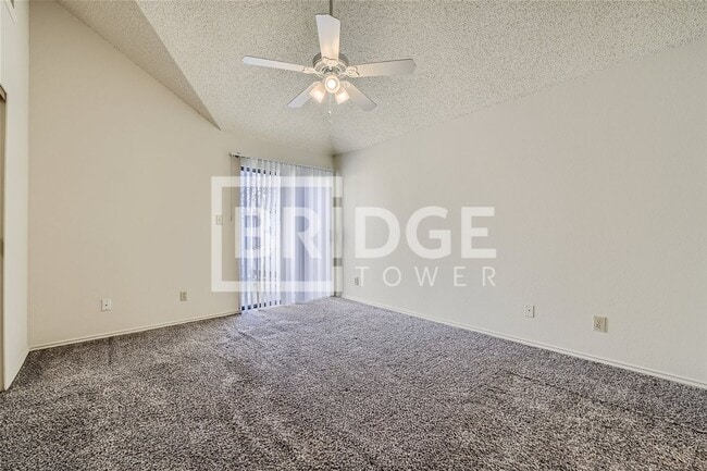 Foto del edificio - 905 Boxwood Dr