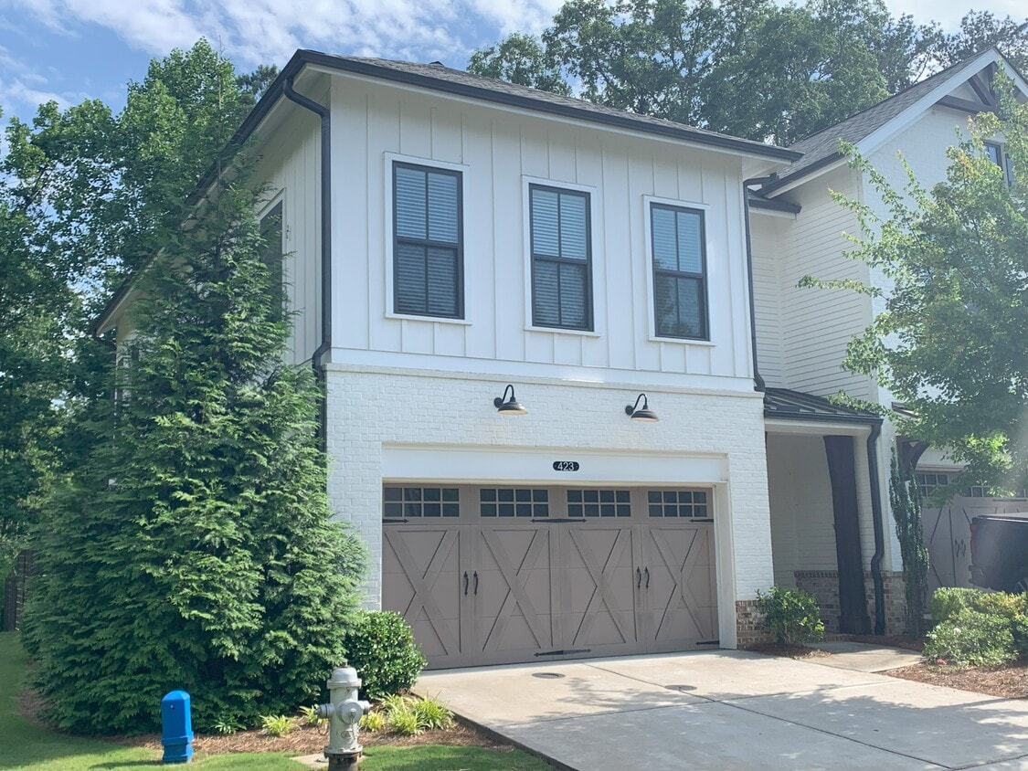 End Unit Next to Community Park - 423 Johnson Ct
